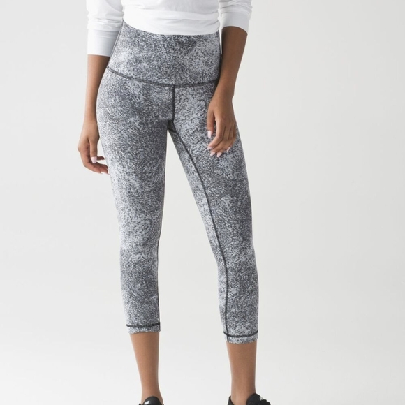 Lululemon Wunder Under Crop (Hi-Rise)Luon Spray Jacquard White Black - Picture 1 of 7